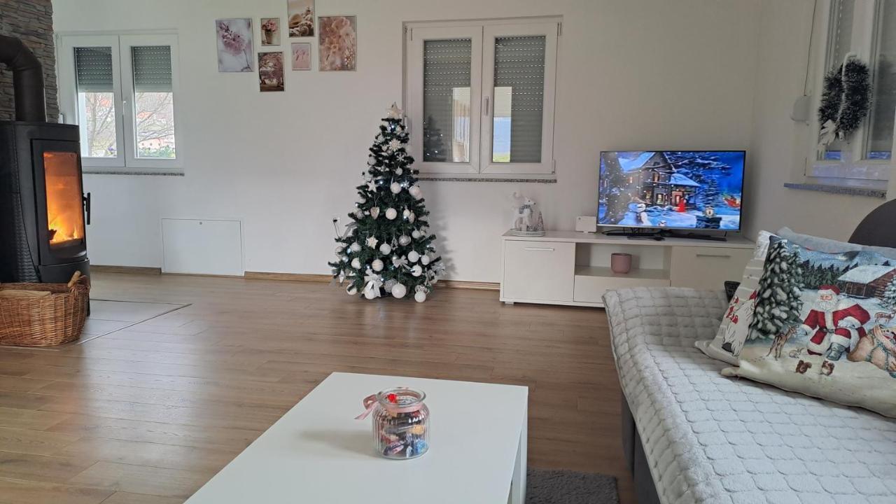 Vikendica Bruse Villa Jaklici Ngoại thất bức ảnh